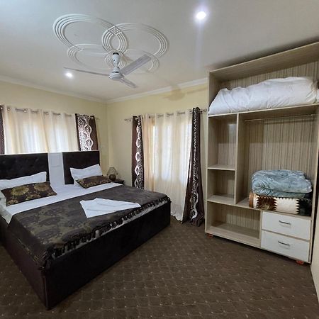 The Khayabaan - Luxurious Home Stay Away From Home Srinagar  Bagian luar foto
