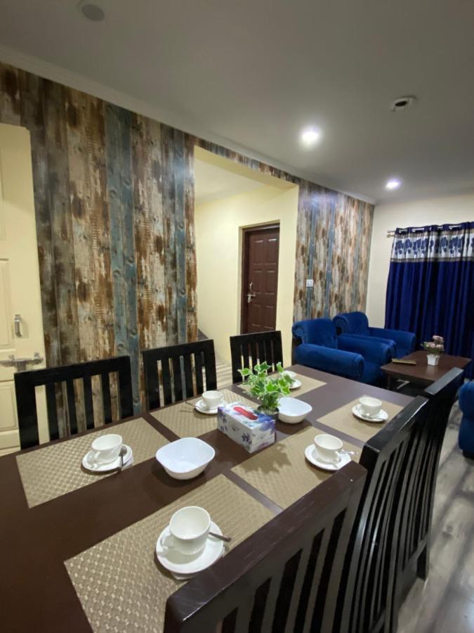 The Khayabaan - Luxurious Home Stay Away From Home Srinagar  Bagian luar foto