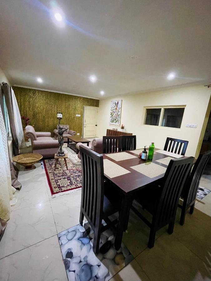 The Khayabaan - Luxurious Home Stay Away From Home Srinagar  Bagian luar foto