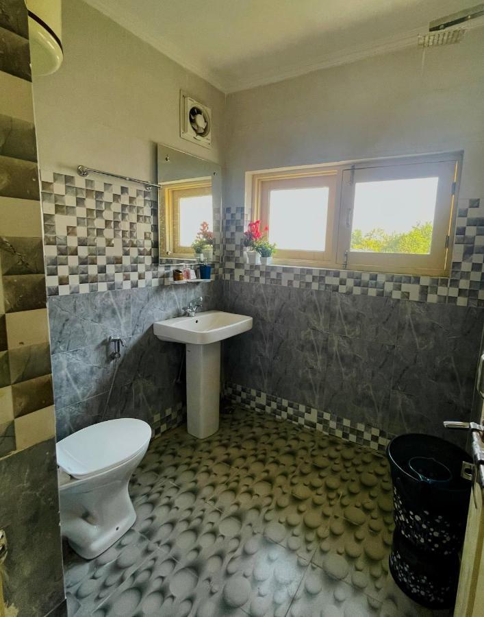 The Khayabaan - Luxurious Home Stay Away From Home Srinagar  Bagian luar foto