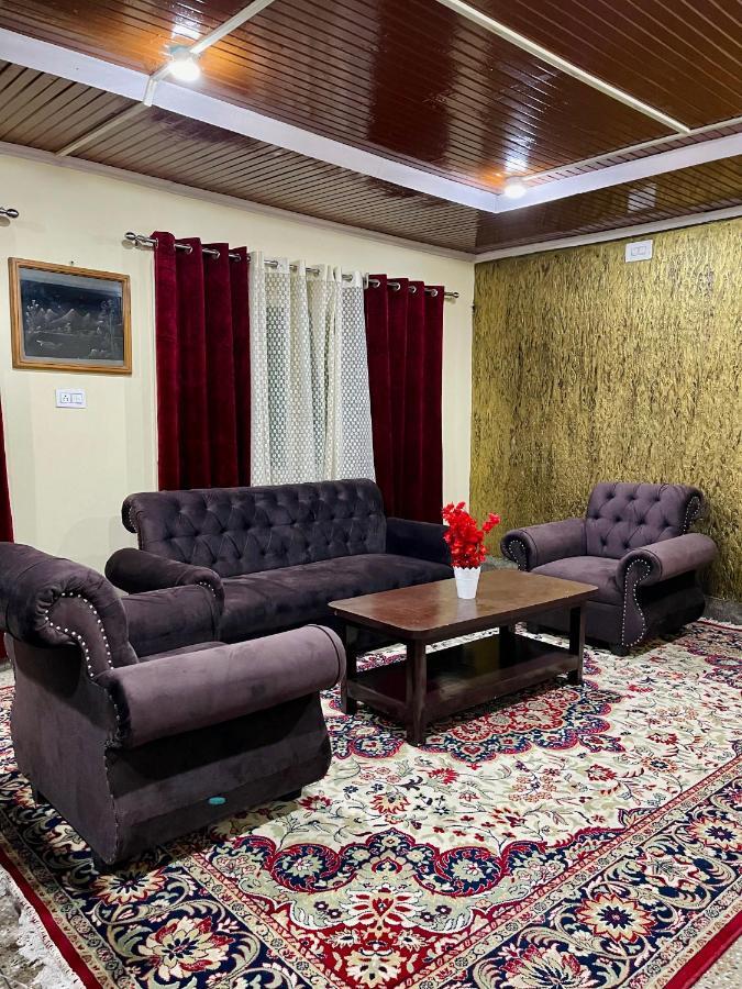 The Khayabaan - Luxurious Home Stay Away From Home Srinagar  Bagian luar foto