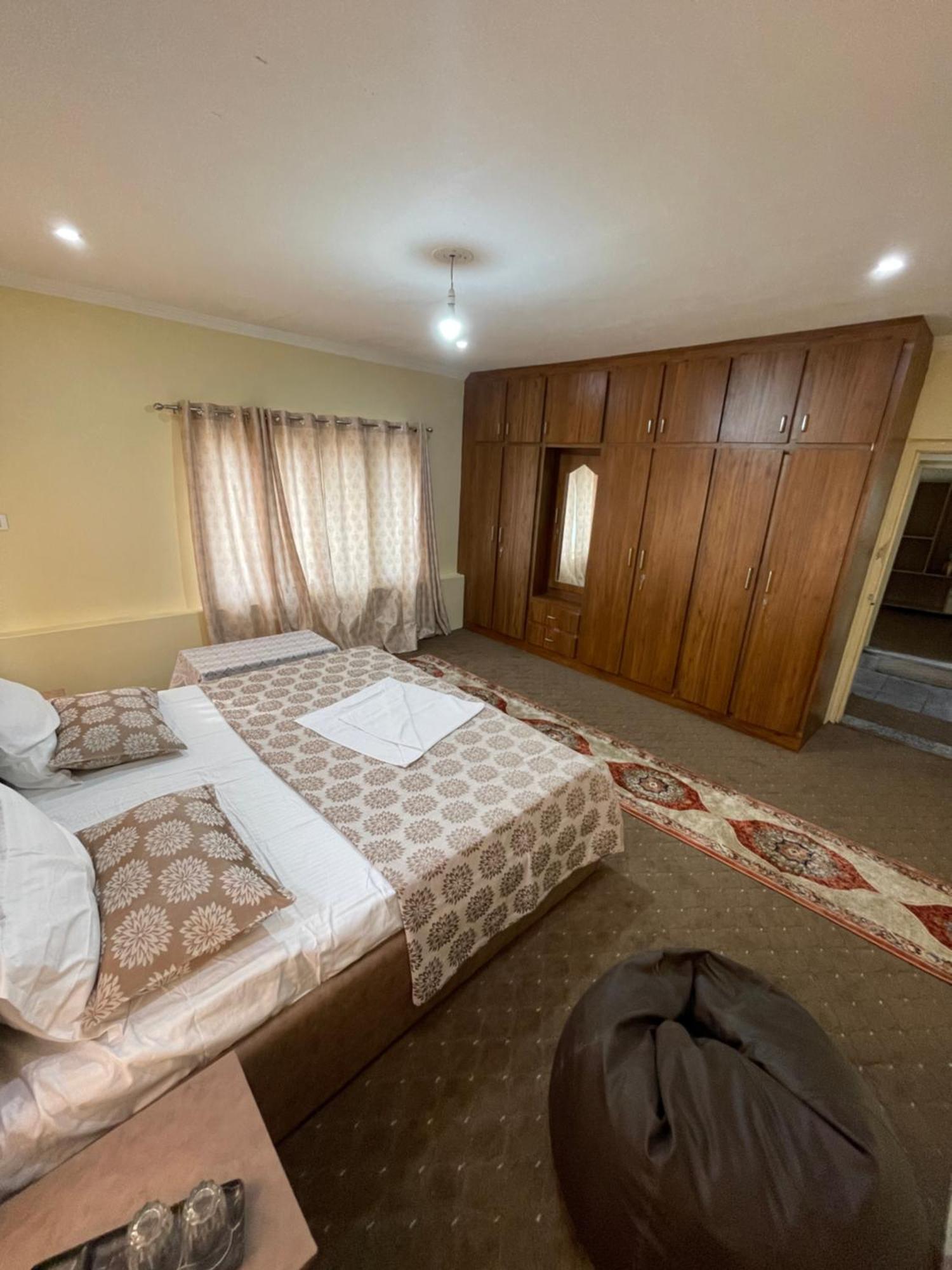 The Khayabaan - Luxurious Home Stay Away From Home Srinagar  Bagian luar foto