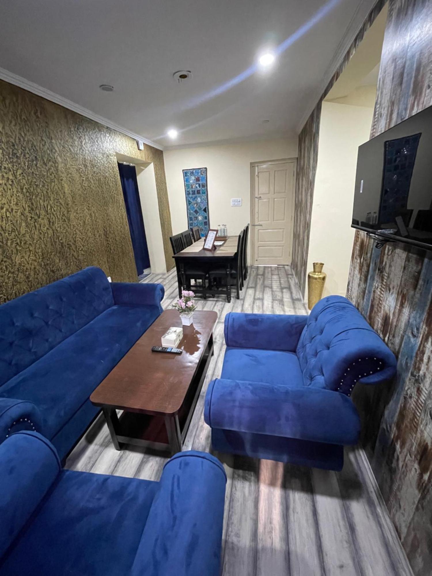 The Khayabaan - Luxurious Home Stay Away From Home Srinagar  Bagian luar foto