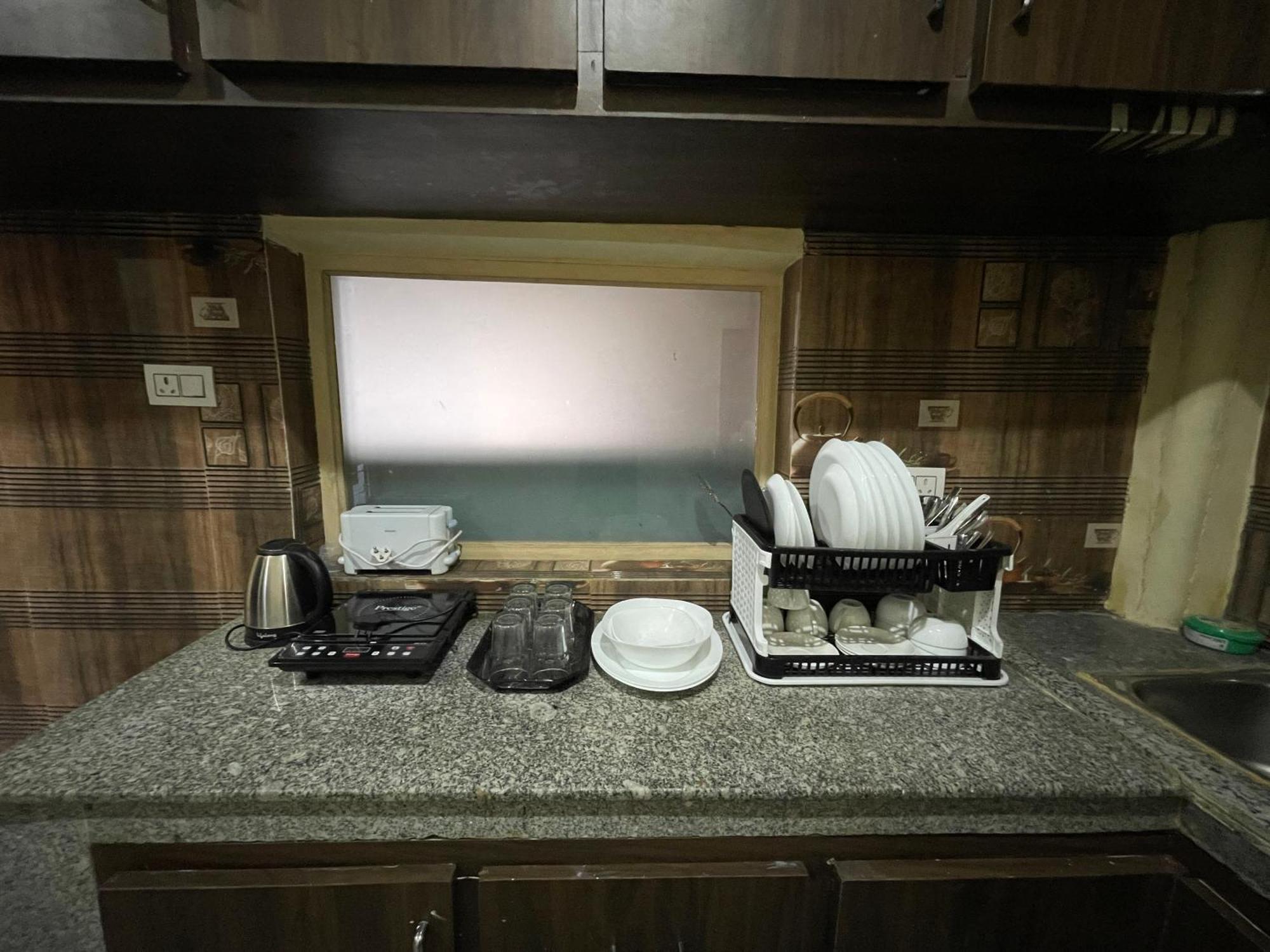The Khayabaan - Luxurious Home Stay Away From Home Srinagar  Bagian luar foto