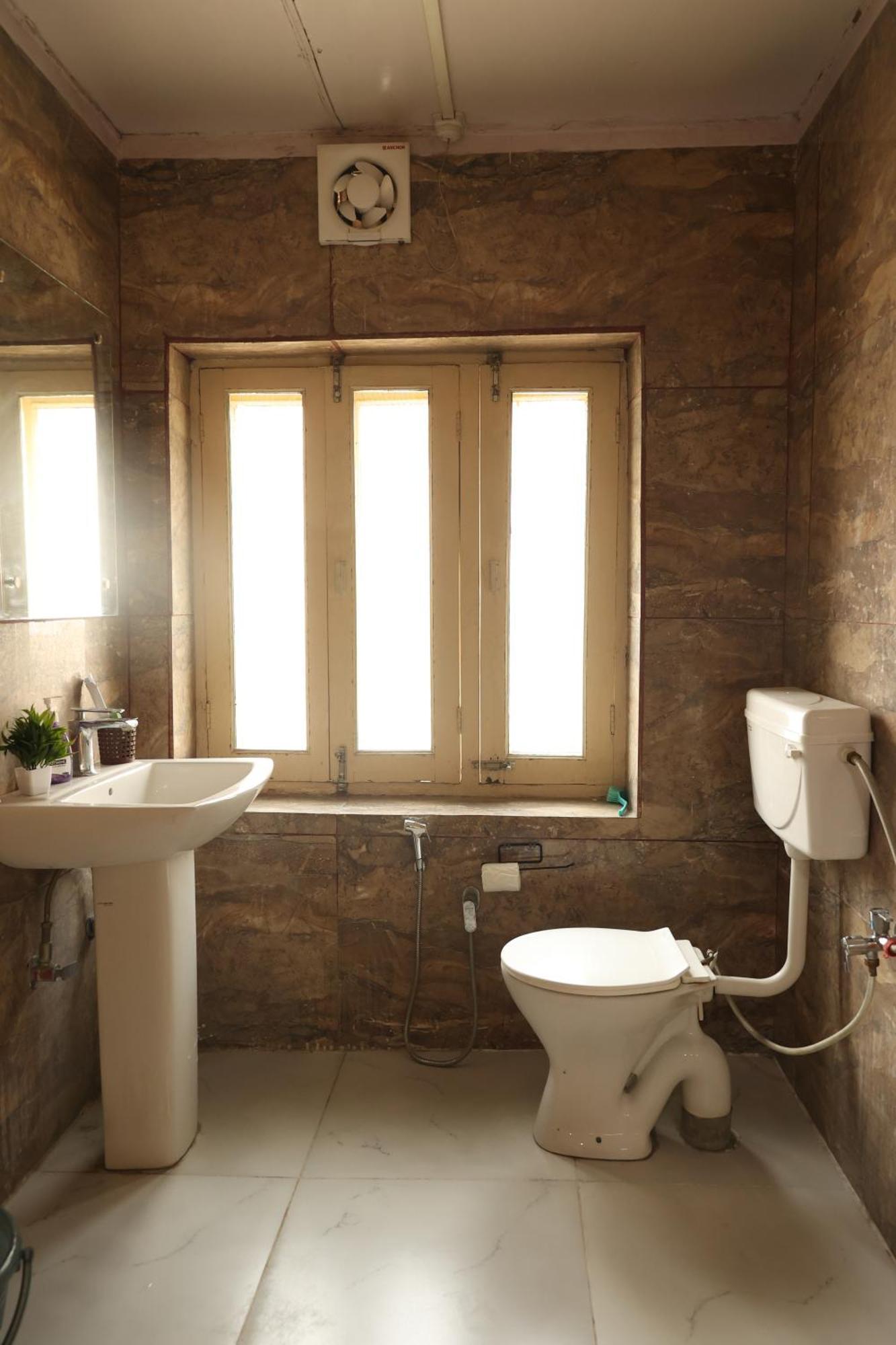 The Khayabaan - Luxurious Home Stay Away From Home Srinagar  Bagian luar foto