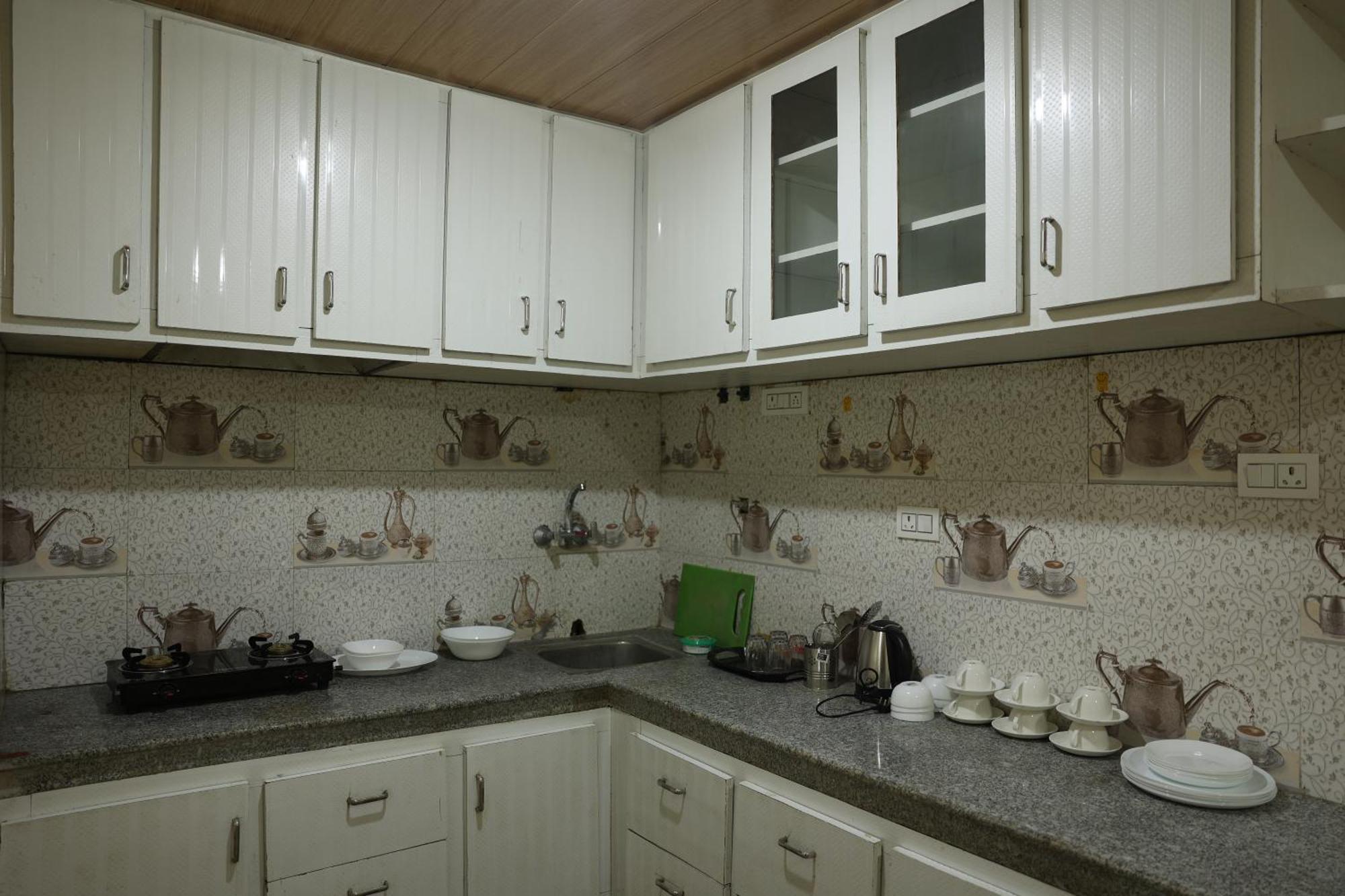 The Khayabaan - Luxurious Home Stay Away From Home Srinagar  Bagian luar foto